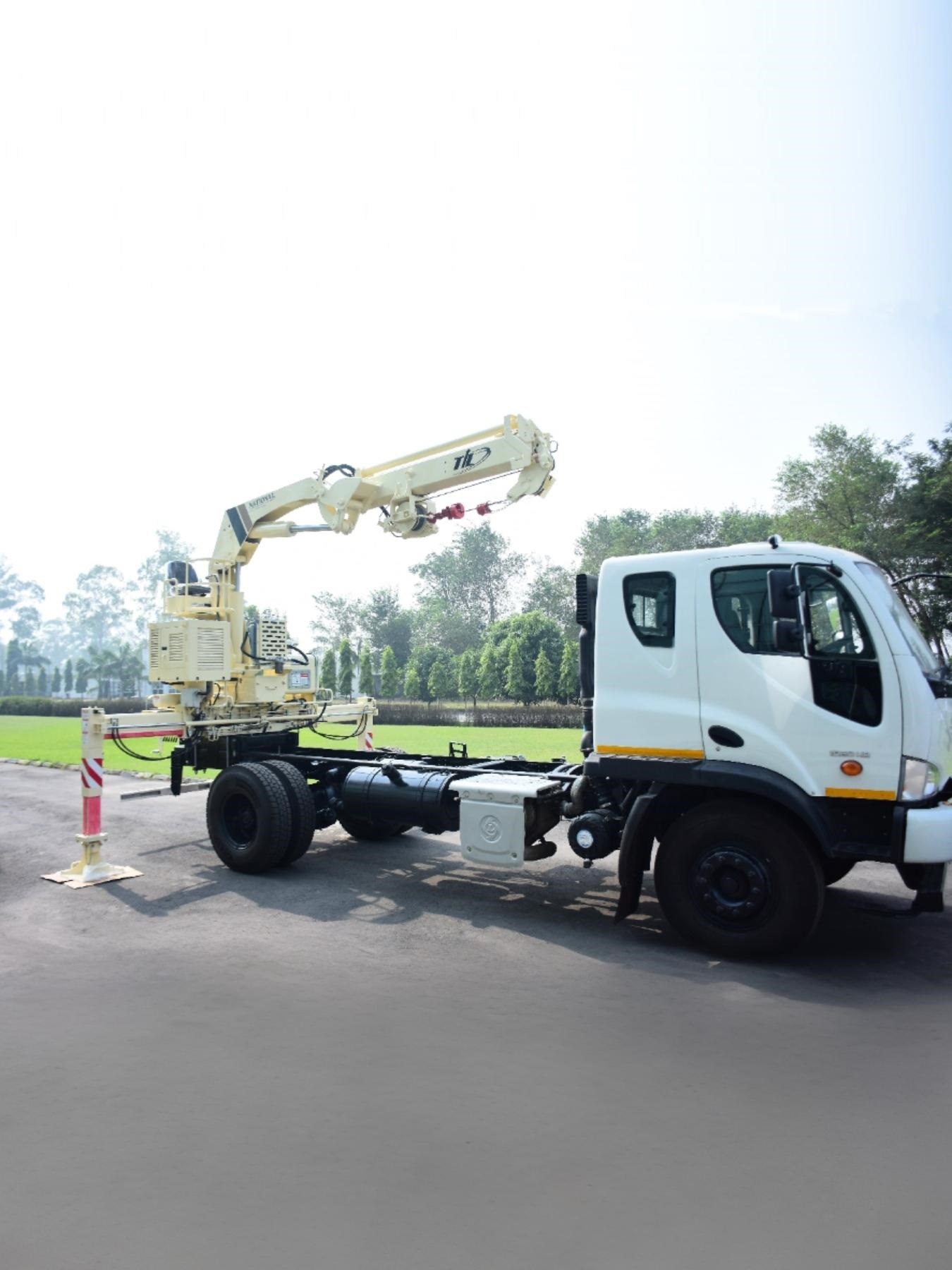 Articulating Crane